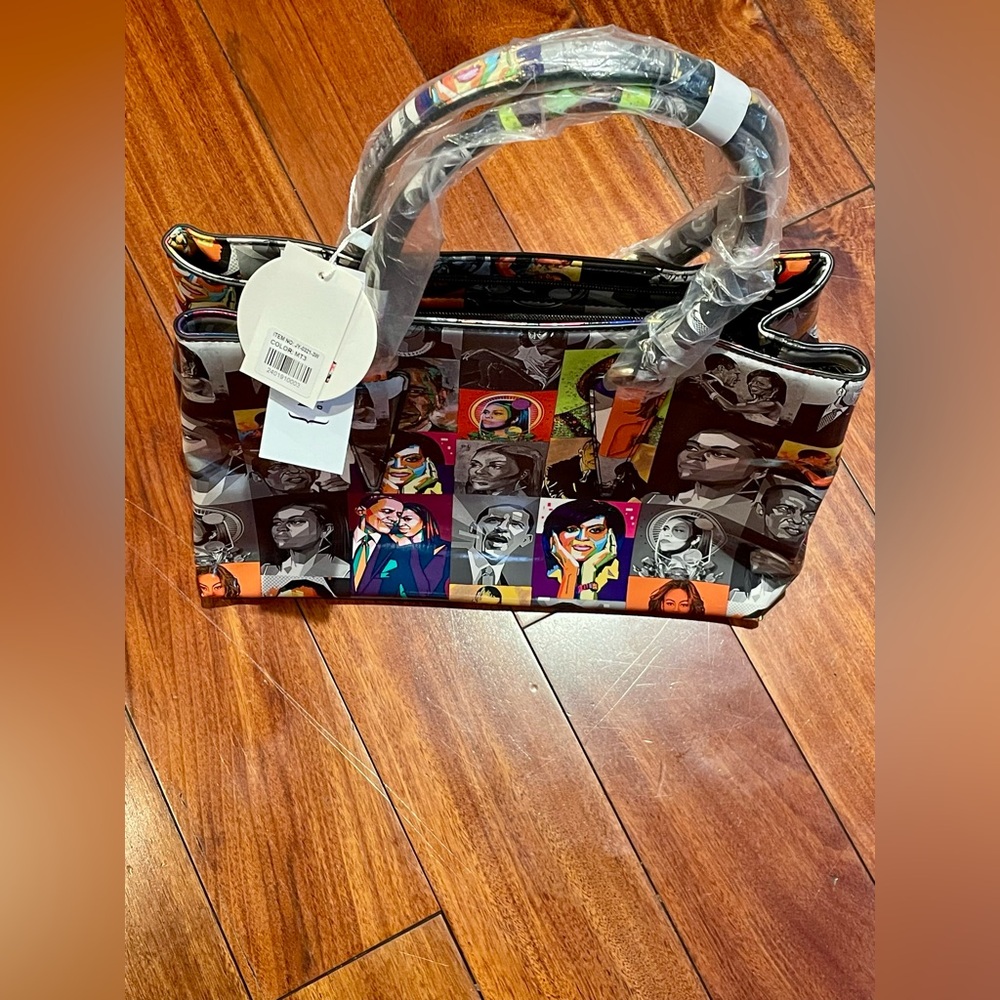 Vinyl Purse With Magazine Covers Obama Michelle Print  NWT - Picture 2 of 4